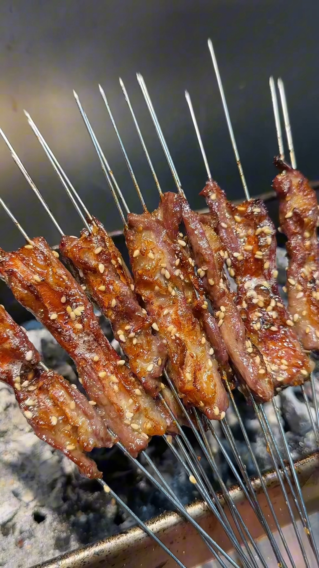 烧烤美食蒜香小肉筋