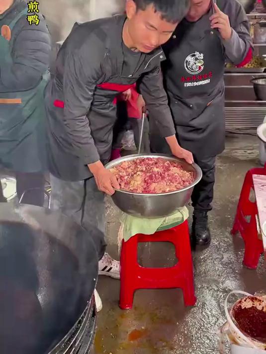 自贡盐帮菜小煎鸭 这是一道四川自贡标枪巅峰之作!