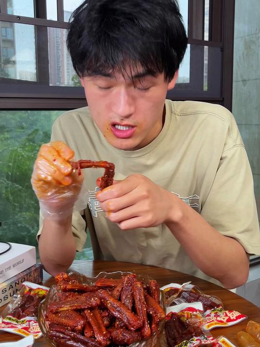 kh当你嘴馋想吃辣的时候，你们就知道这个爆辣鸭全翅有多好吃了