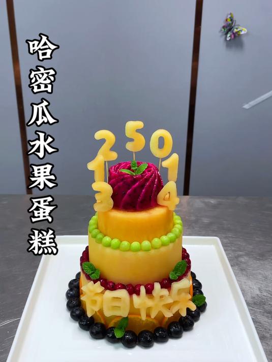 马上女神节就要到了，给心爱的她做一个水果蛋糕吧，温馨且浪漫，仪式感拉满 #摆盘技巧#