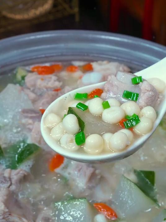这个鸡头米冬瓜排骨汤，三伏天一定要安排