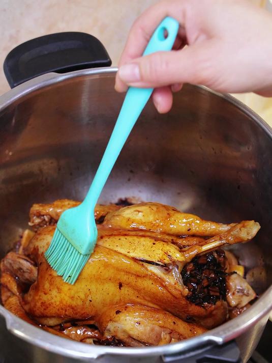 用高压锅做的梅菜焗鸡太好吃了，香味扑鼻超入味！