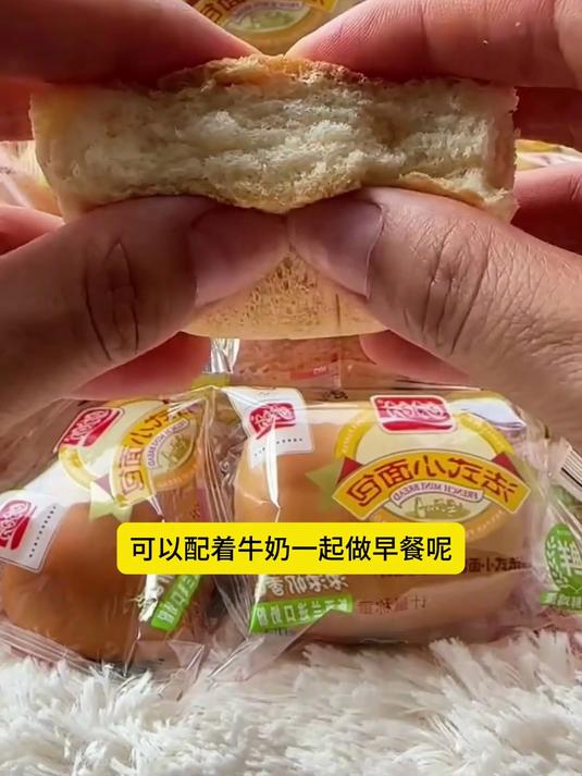 盼盼蛋黄派、瑞士卷与老面包,营养早餐的卓越之选
