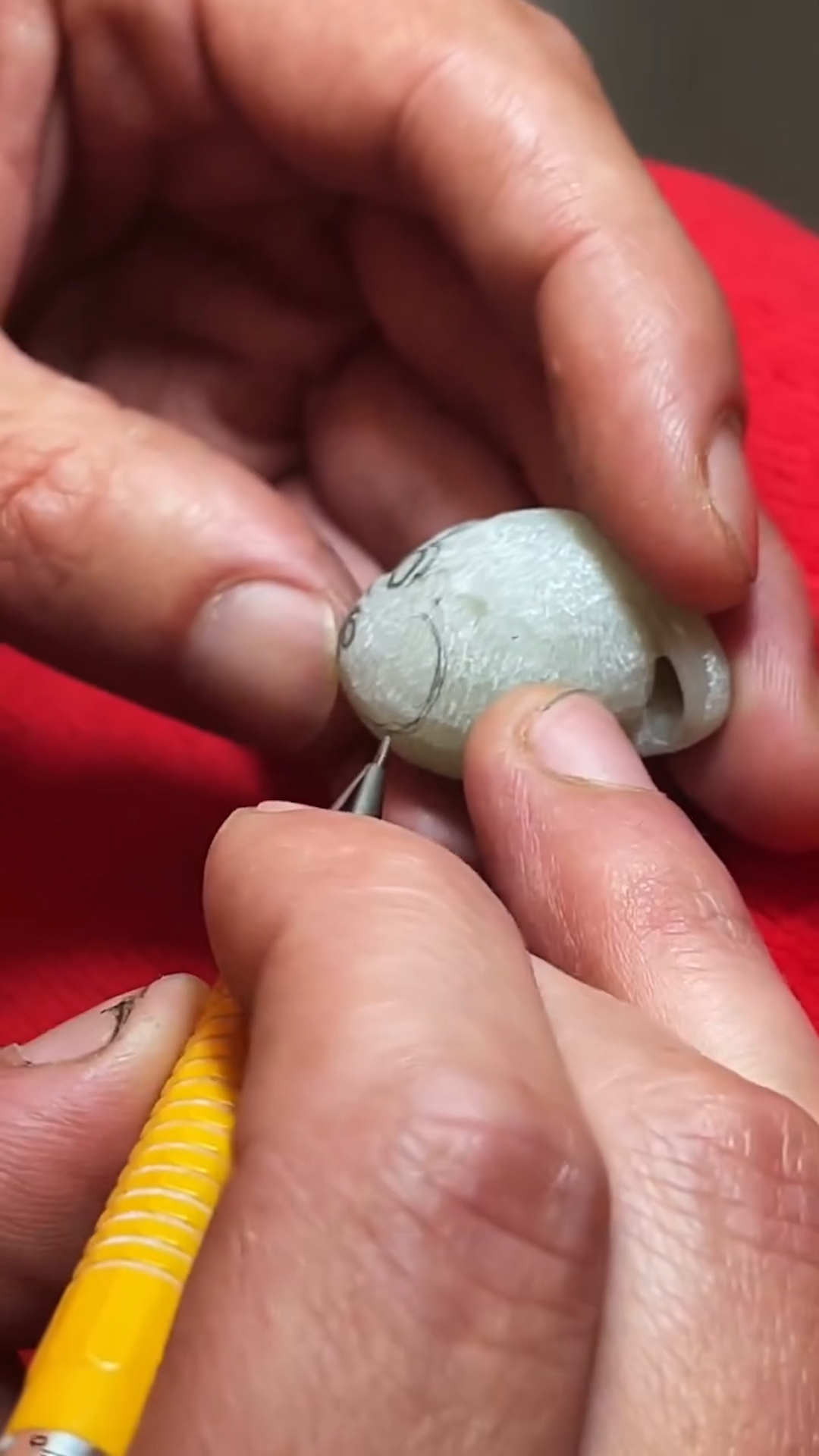 玉雕教学:一条小鱼诞生啦!