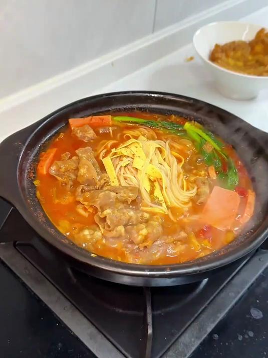 从零开始学做饭(酸菜肥牛米线)酸菜肥牛米线 米线