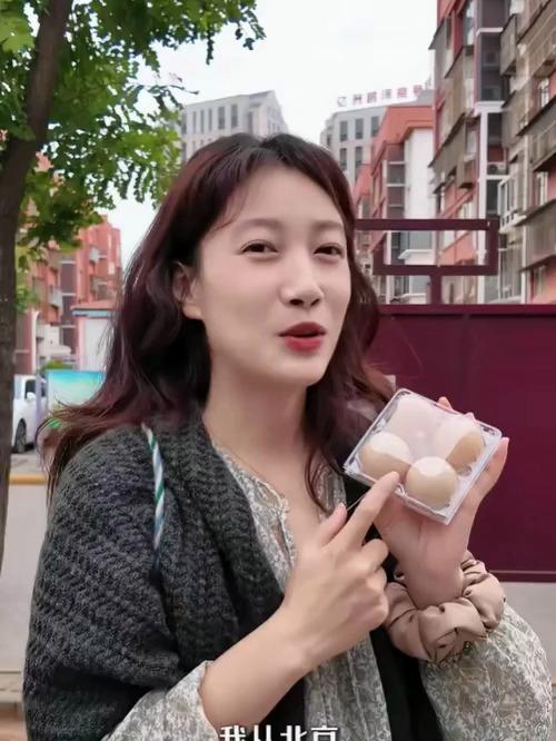 一饼传三代！演员啜妮拿4枚鸡蛋到天津，摆摊卖“煎饼果子”
