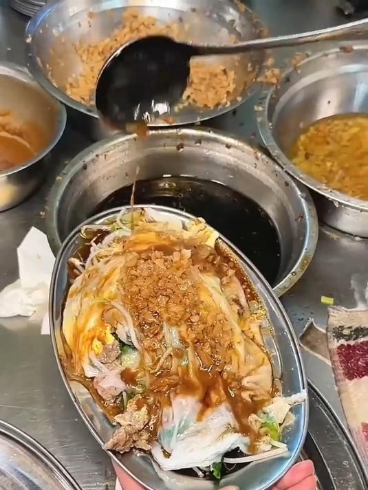 广东牛肉海鲜肠粉,配料超多香迷糊了!
