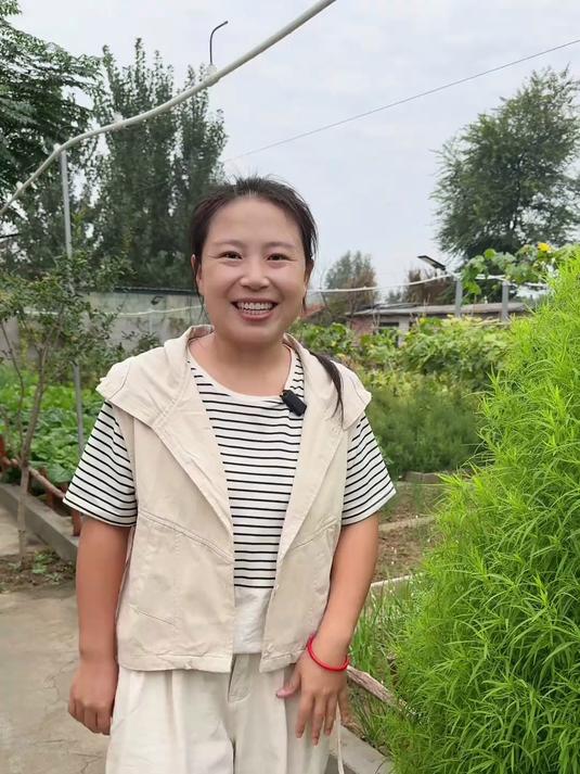 一镜到底带你参观下农村小菜园是什么样子的～