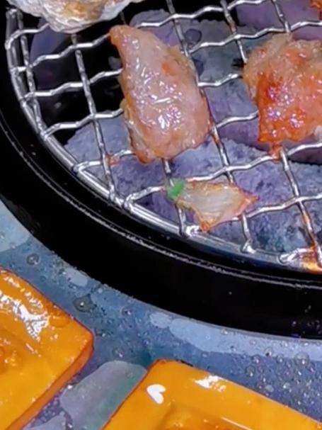 外焦里嫩锁满肉汁，一口爆香超解馋～炭火炙烤的灵魂香气！