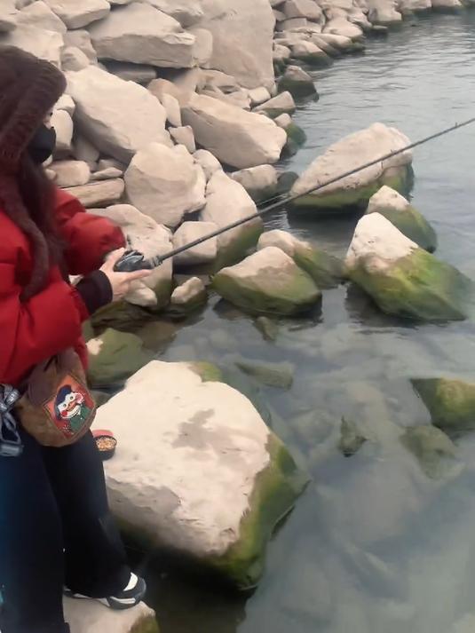 天冷了搞不到鳜鱼就搞石扁头绝不空手回家