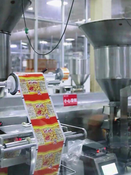 童年味道暴击！咪咪虾条酥脆上头，追剧时一口接一口停不下来