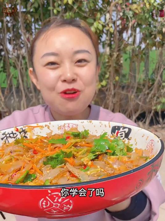 这样凉拌出来的海蜇丝根根都是嘎嘣脆
