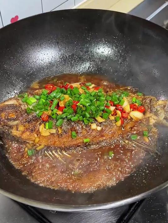百吃不厌的红烧罗非鱼，鱼肉鲜香入味