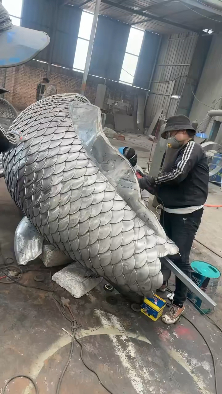 不锈钢的雕塑,镜面鲤鱼景观摆件