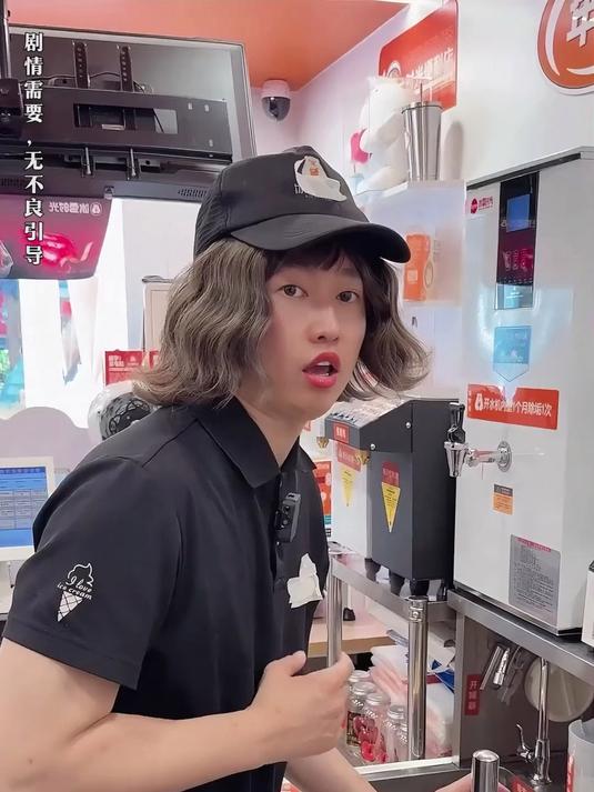 在奶茶店打工的大学生暑期工，工作还顺利吗