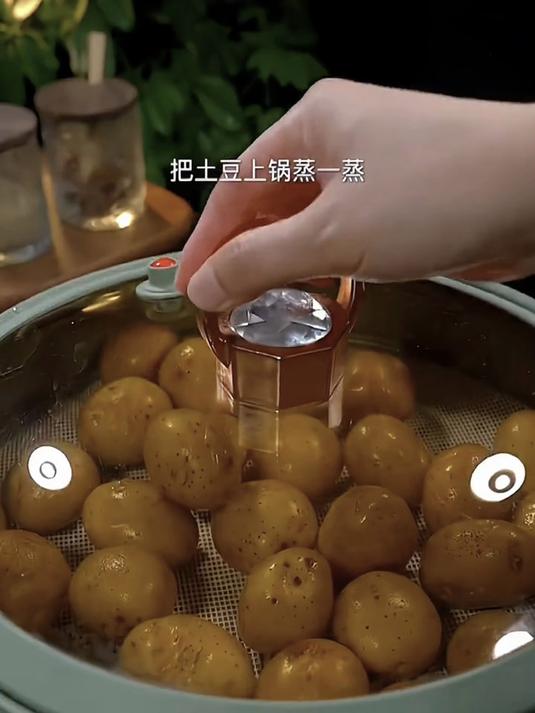 恩施生态小土豆，粉糯软滑口感佳，咖喱炖煮香四溢