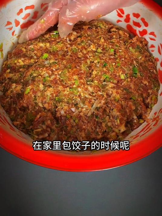 两斤肉馅加一斤水调出来的肉馅炒好吃