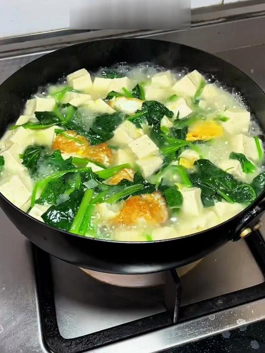 低卡嫩滑入味,菠菜鸡蛋豆腐汤超赞