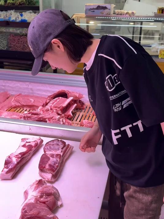 买个猪肉咋也这么搞笑呢