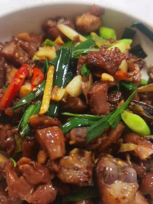 腊鸡炖粉莲藕丨粉糯鲜香滋味很好