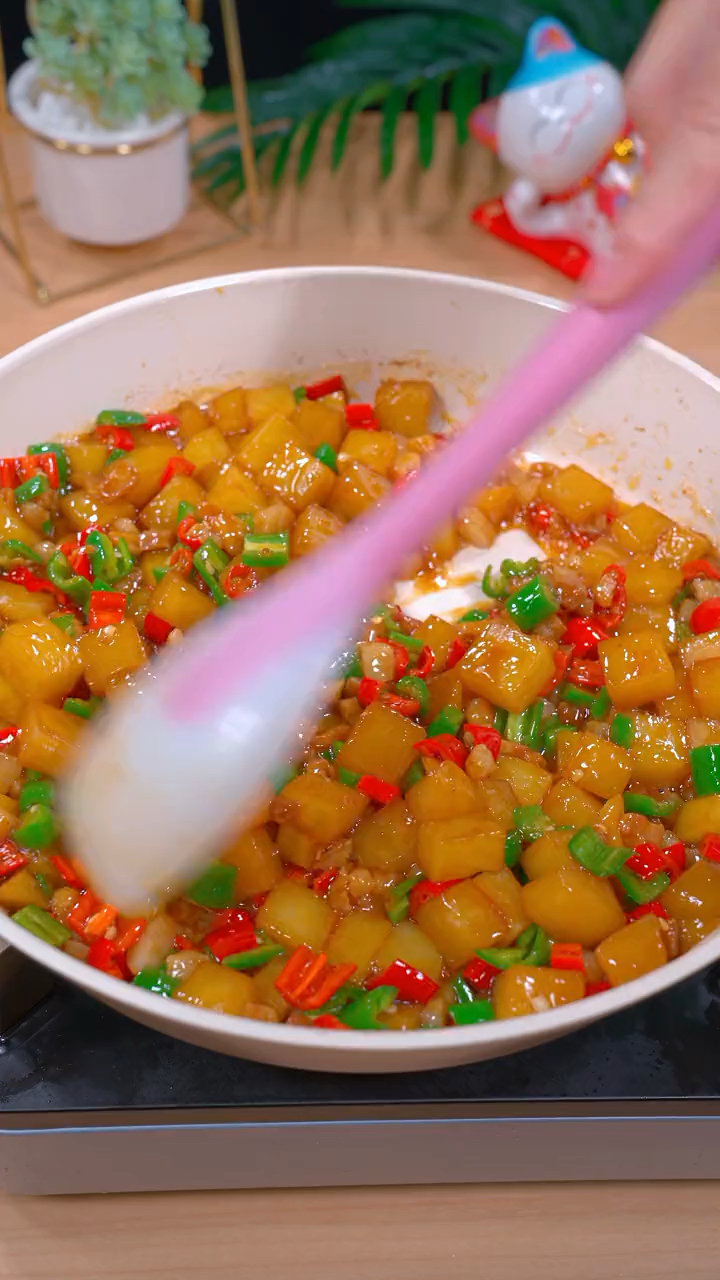 这样做的肉末土豆丁,好吃下饭!