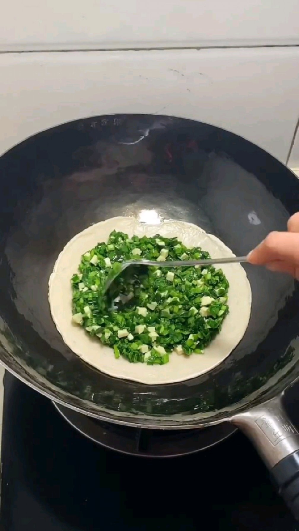 做个韭菜鸡蛋馅饼