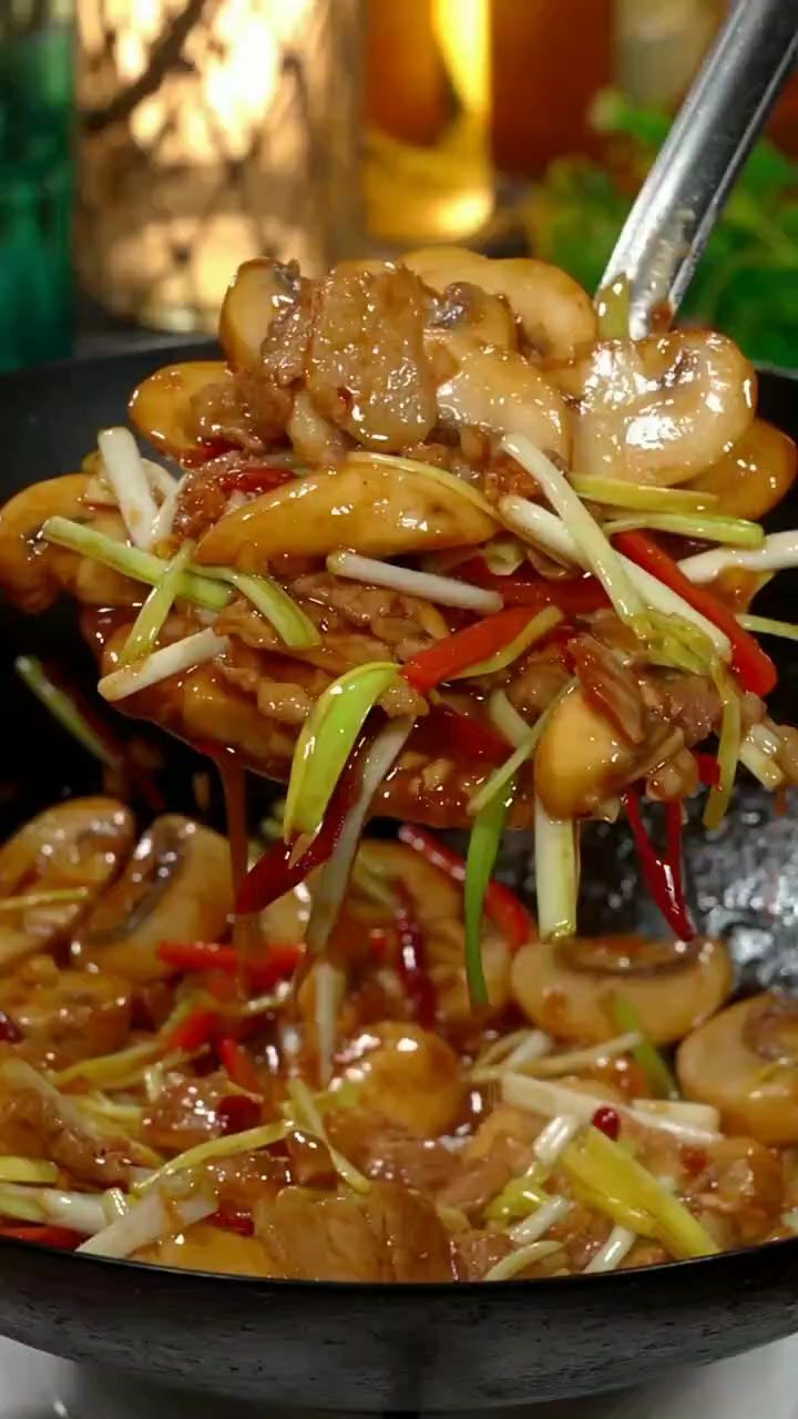 口蘑炒肉像我这样做,鲜嫩爽滑又入味