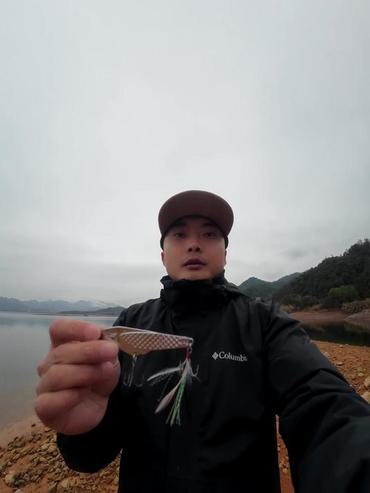 神刀浅滩季到了,春季钓浅滩上的翘嘴鳜鱼