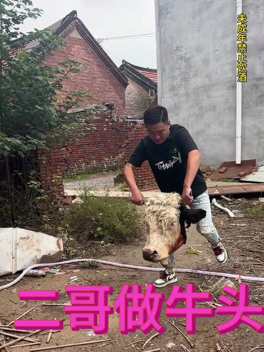 硬核烤牛头!柴火慢烤 6 小时,外皮焦脆一口爆汁