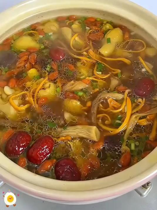 七彩菌汤包,色彩斑斓,营养满载,美味一触即发