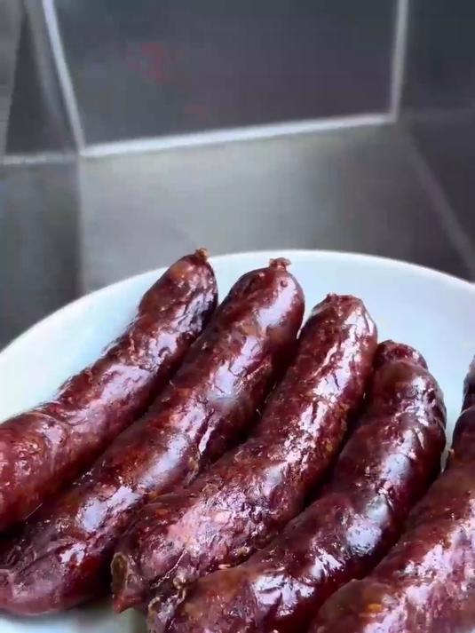 炒菜加几片!四川麻辣香肠咸辣鲜香,家常菜瞬间提味