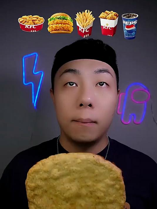 挑战吃巨人香辣鸡腿堡，巨人上校鸡块，巨人鸡米花，巨人薯条