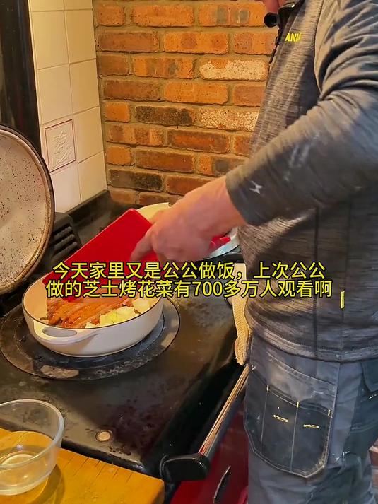 英国人晚上吃什么？今天公公做了锅香肠大乱炖