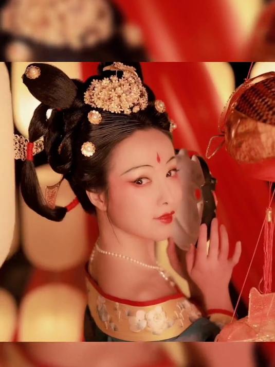 穿上汉服,连回眸的感觉都会不一样哦