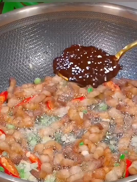 轻松烹饪,美味加倍!家用小炒酱,家庭餐桌上的调味新星