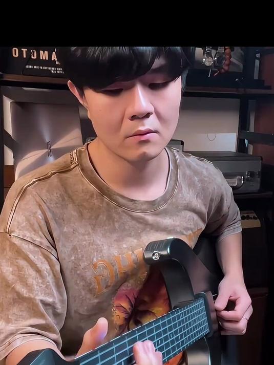一把神奇的吉他!这把吉他绝对会成为我工作的好帮手!