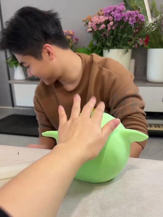 粘土做的蛋糕原来只是看着香……