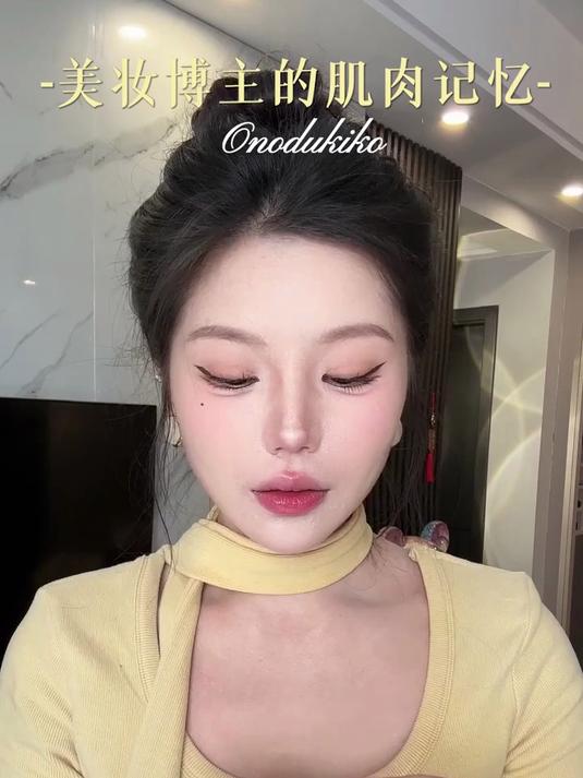 美妆博主的肌肉记忆……我这算不算工伤啊!