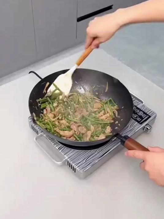 厨房提速靠它！艾纳迪新款电陶炉，烧水炒菜快，防爆不挑锅超实用