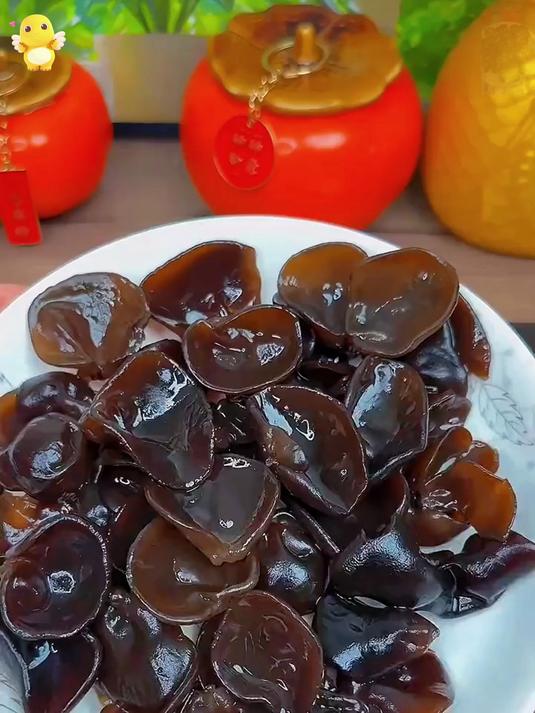 色泽黑亮表面光滑肉厚无根的正宗东北黑木耳炒菜凉拌火锅都很好吃