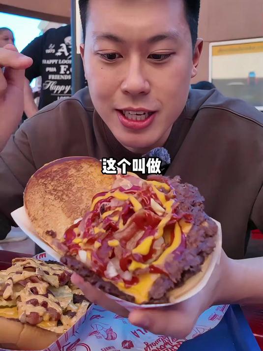 今儿在美国拉斯维加斯吃正宗美式压扁汉堡，汉堡界的铁板烧！