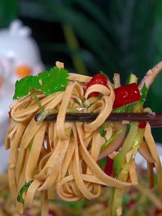 酸辣下酒的凉拌豆皮