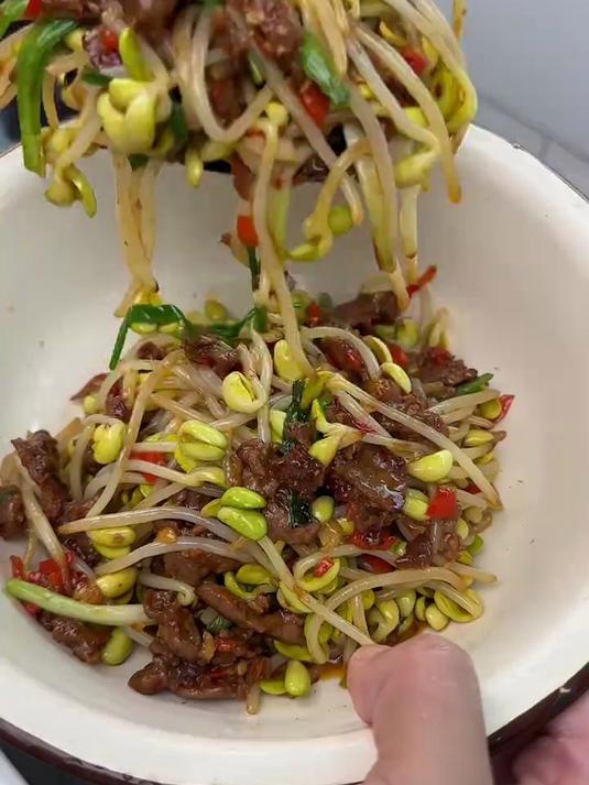 我家小朋友吃过一次就爱上的豆芽炒牛肉我隔三差五就会做