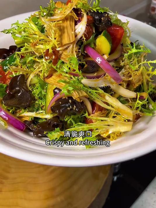 这是我家一到夏天就爱吃的大拌菜