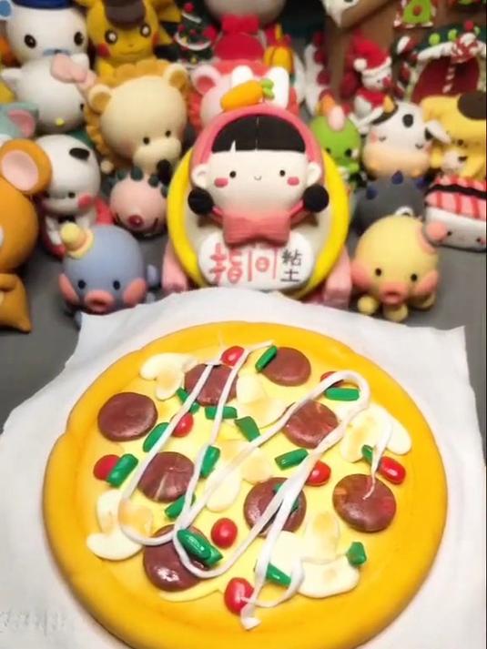 你最爱哪款口味的披萨,反正我是必须有肉的。超简单超轻粘土披萨