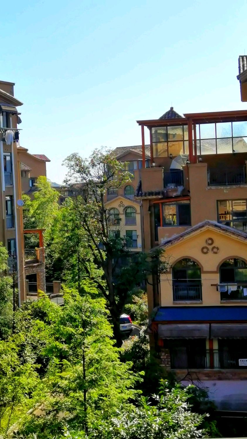 通透的空气,明亮的心情,避暑季在贵州天鹅堡!