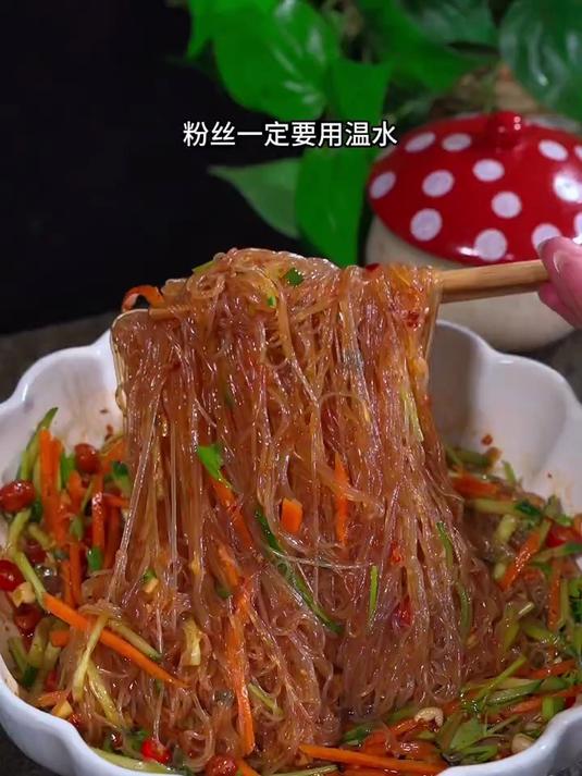 凉拌粉丝酸辣美味真不错