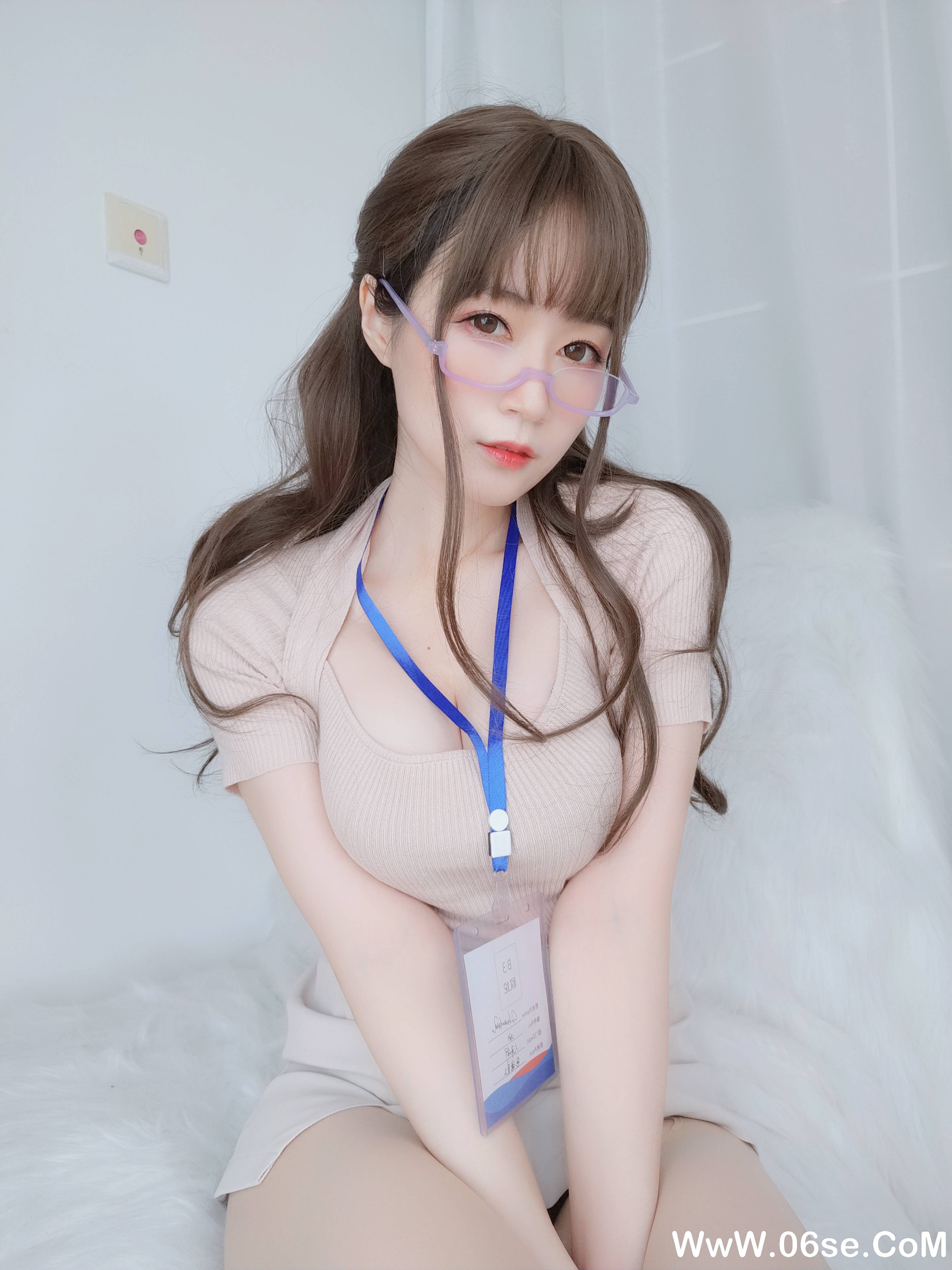图片[13]-Coser小姐姐白银 NO.060 – 私人医生[159P+6V1.03G]-六色网