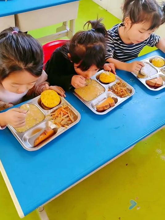 幼儿园到底吃什么样的饭才能满足家长和孩子呀