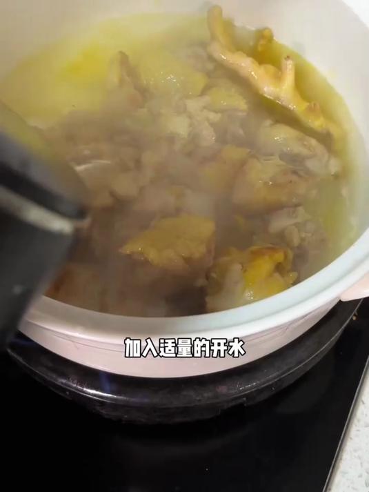 鹿茸菇炖鸡汤:秋冬季节的养胃神器,暖胃又暖心
